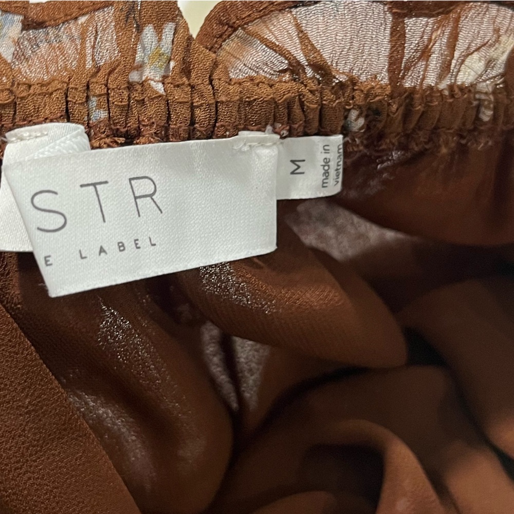 ASTR THE LABEL DITZY FLORAL BODYSUIT - Picture 5 of 15